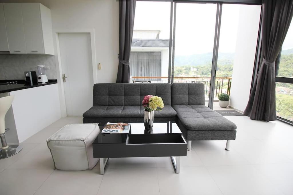 Beautiful Penthouse Apartment With Mountain Views Kamala Beach Exterior foto